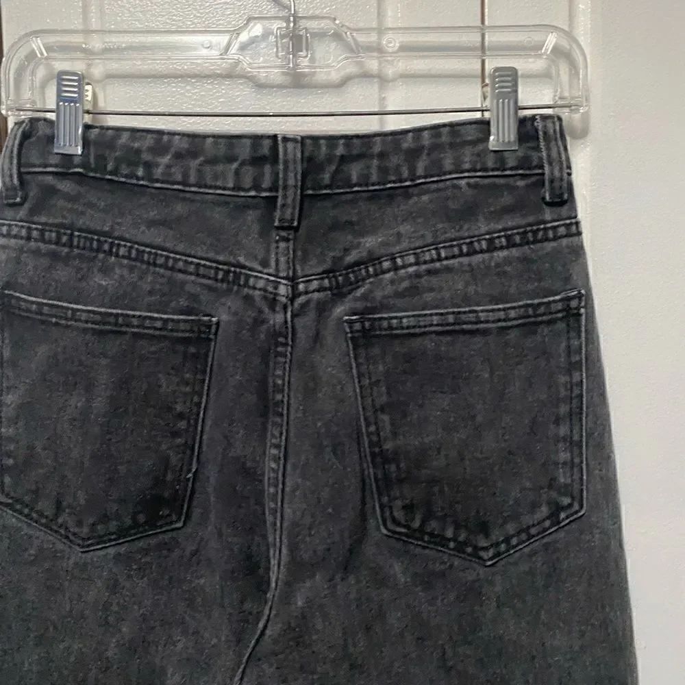 PrettyLittleThing Black High Rise Mom Jeans Size 4 - Picture 5 of 7